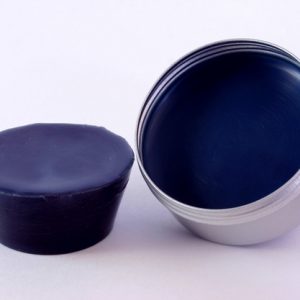 Pain de couleur Bleu phtalo pour la peinture à l'encaustique. Composition : cire d'abeille, résine damar, pigment.